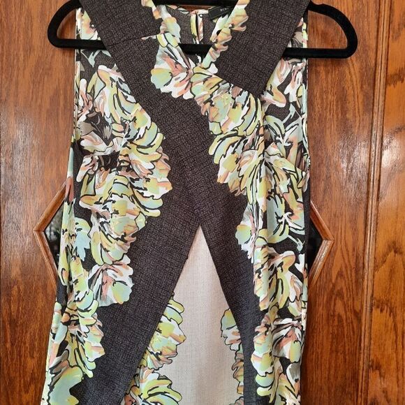NWT BCBG MaxAzria Tulip Top - Picture 8 of 16